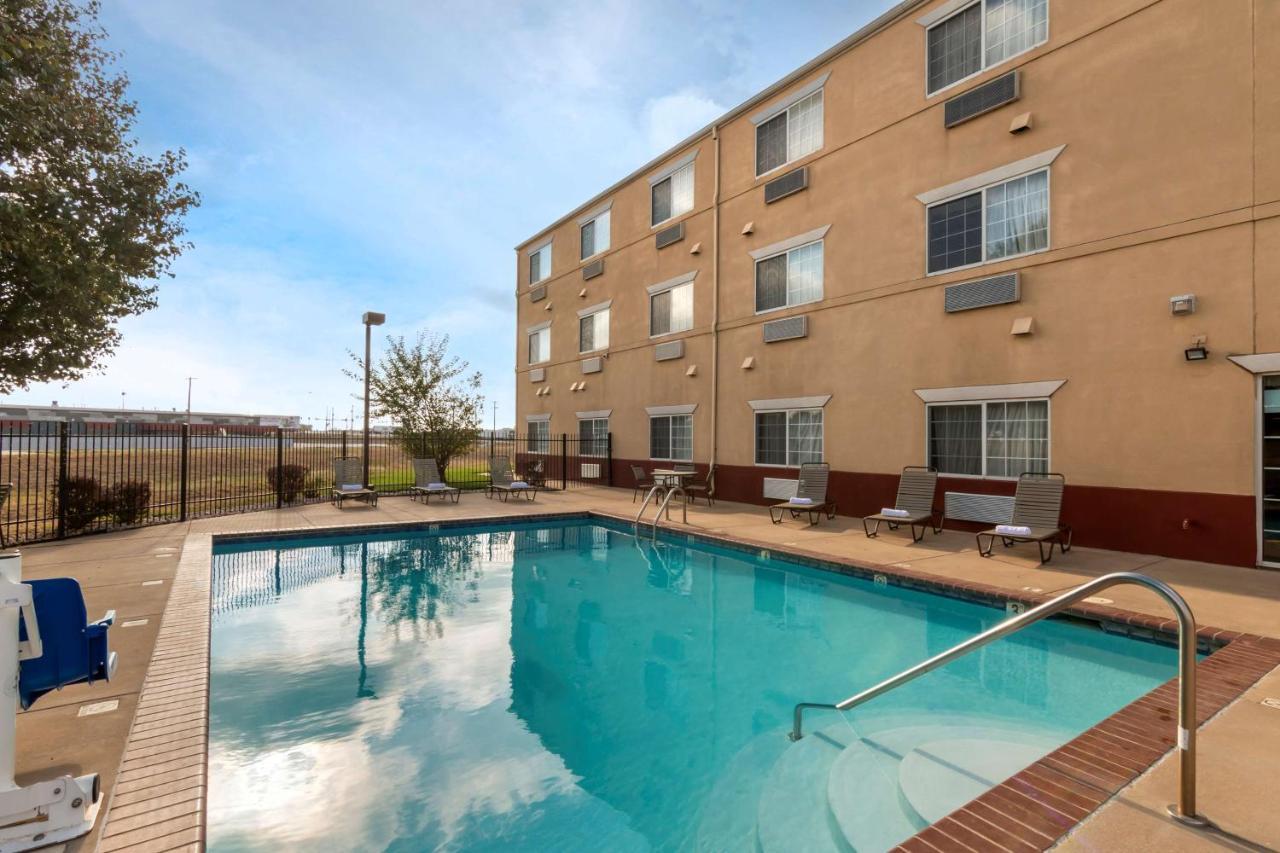 Best Western Governors Inn And Suites Wichita Esterno foto