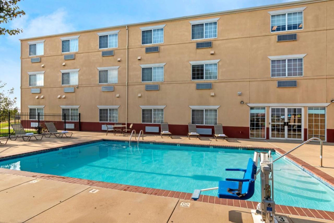 Best Western Governors Inn And Suites Wichita Esterno foto